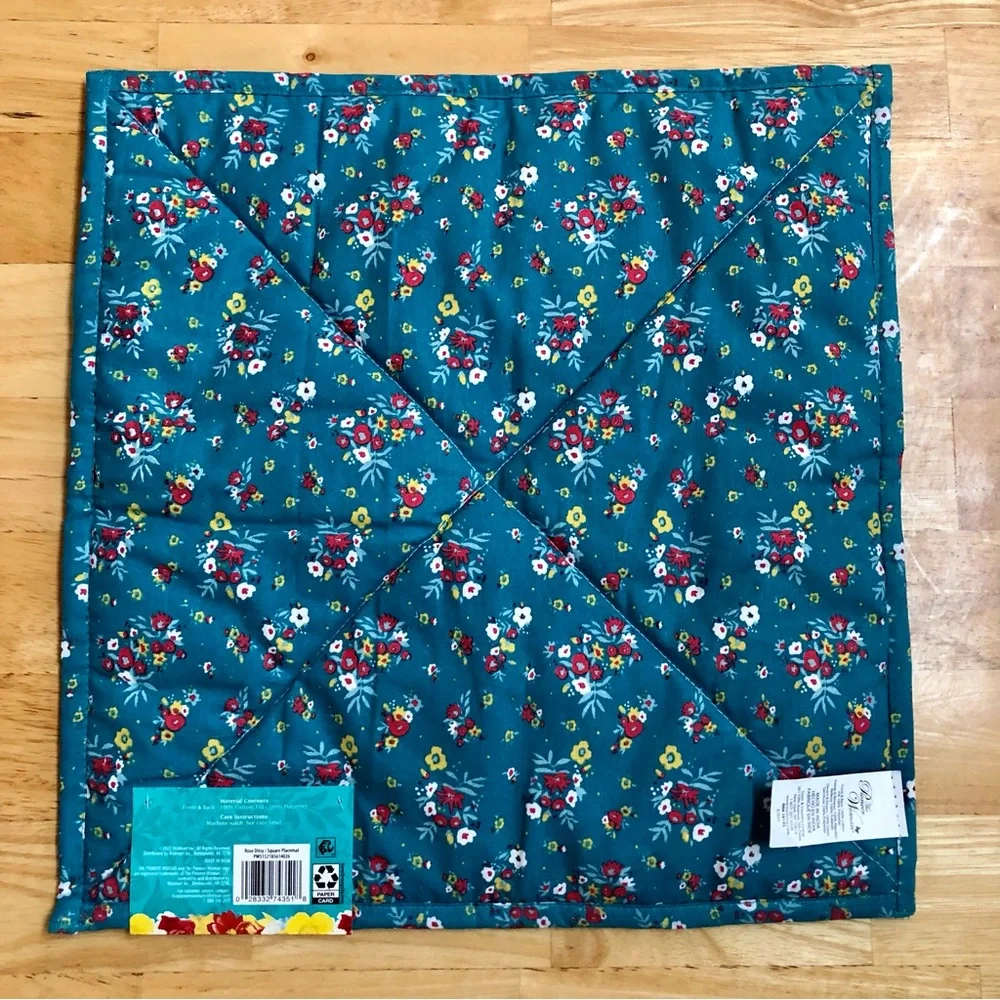 The Pioneer Woman Rose Ditzy Quilted Square Placemat Ree Drummond 15” x 15”